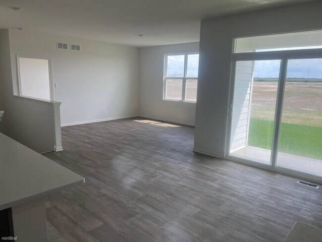 Building Photo - 4 br, 2 bath House - 7641 West 105th Place