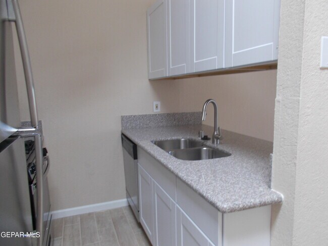 Building Photo - 3009 Red Sails Dr