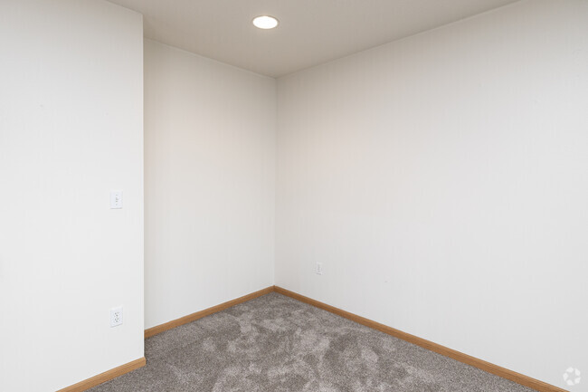 2BR, 2BA - 930SF - Dining Room - Woodhaven Place II