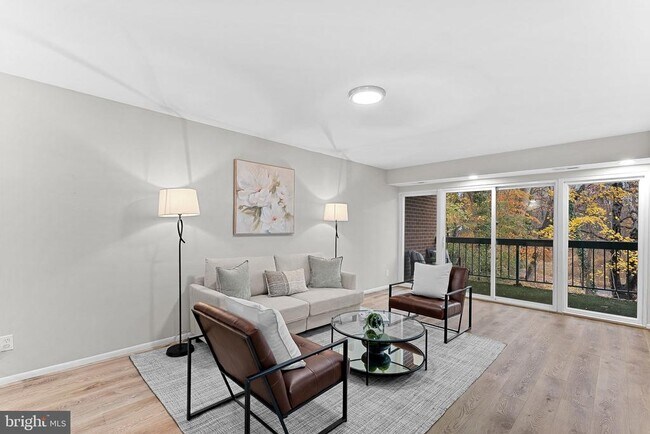 Foto del edificio - 11808 Breton Ct