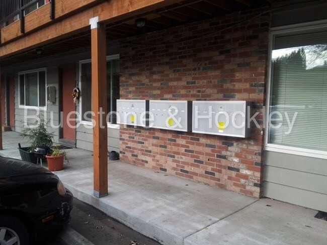 Building Photo - 1725 SW Multnomah Blvd