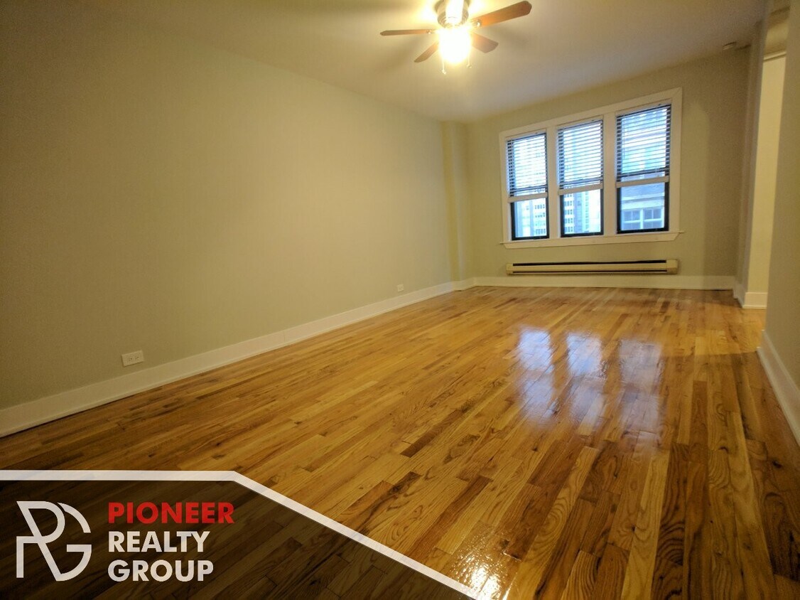 Foto principal - 429 W Roscoe St