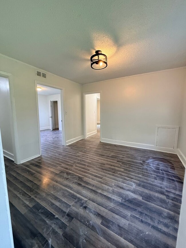Building Photo - 626 W Patton Ave