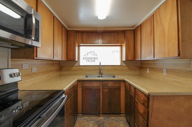 Foto del edificio - 2 Bedroom, 1 Bath Home in Central Richland - Detached Garage!