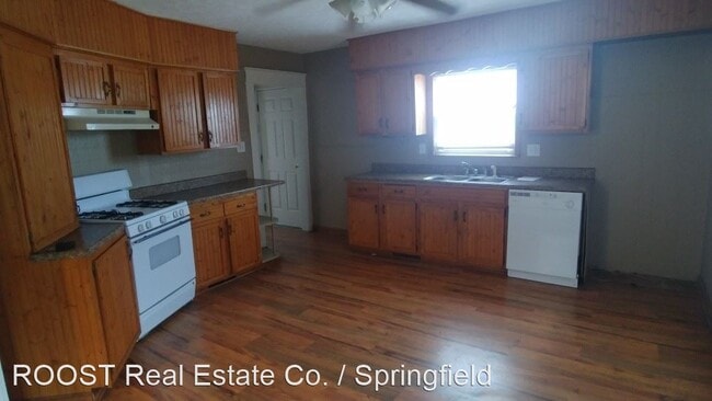Building Photo - 4 br, 2 bath House - 112 N Burnett Rd