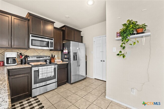 Foto del edificio - 606 Cody James Dr