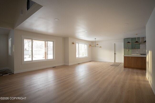 Building Photo - 735 W Winter Ave