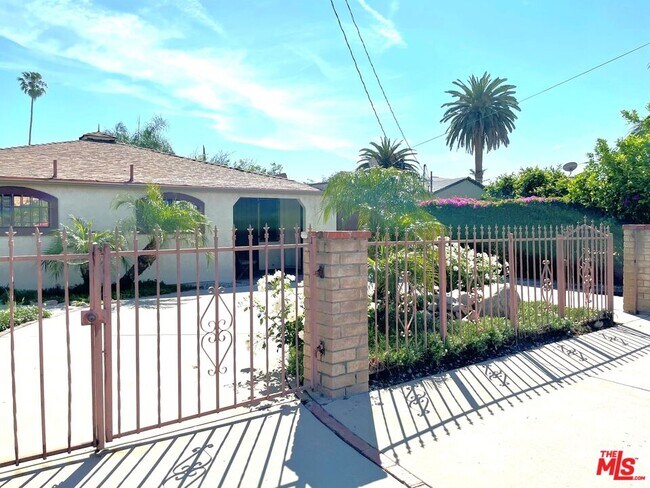 Foto del edificio - 6228 Longridge Ave