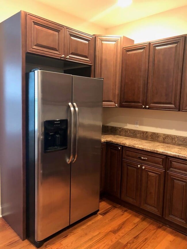 Building Photo - 513 Nicholas St SE