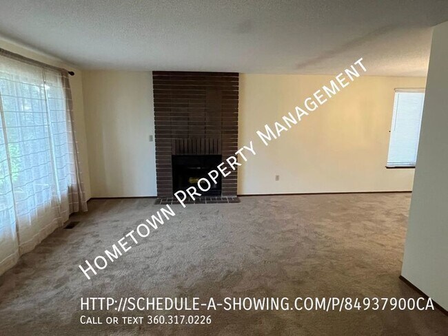 Building Photo - Tri-Level Home with Private Backyard-Avail...