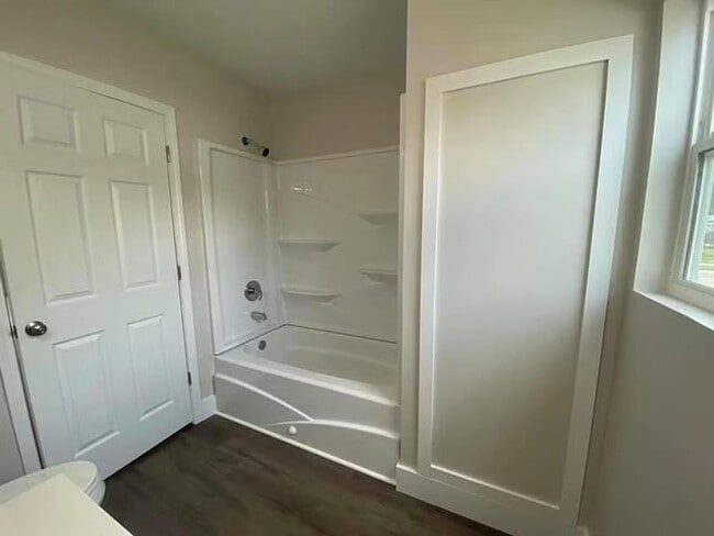 Building Photo - Renovated open floor plan!
