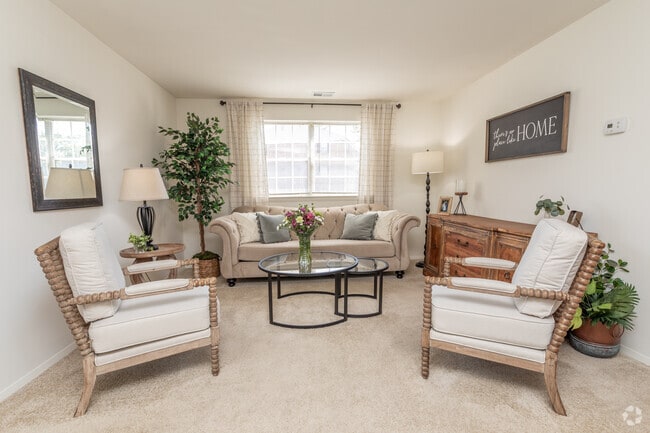 2BR, 1BA - 850 SF - Living Room - Harford Village South