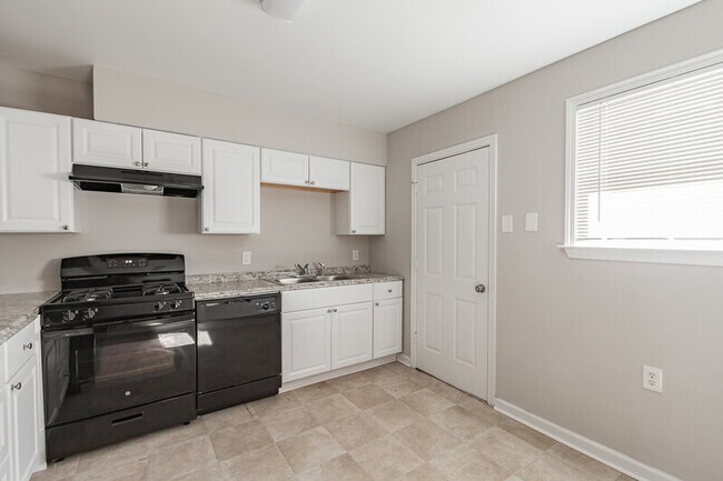 Building Photo - 4527 Shalimar