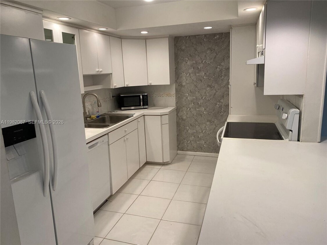 Photo - 1951 Atlantic Shores Boulevard 20, Hallandale Beach, FL 33009