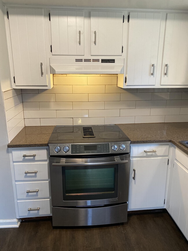 Photo - 4041 Foxe Basin Rd House