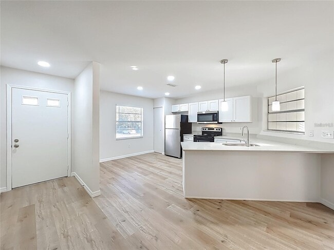 Building Photo - 201 Fern Ct