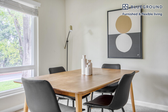 Foto del edificio - 1300 Oak Creek Dr