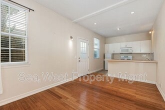 Building Photo - 208 Sanford St