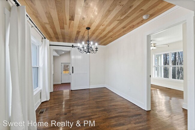 Building Photo - 3 br, 2 bath House - 3612 Rossview Rd