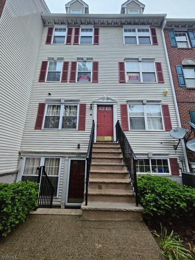 Primary Photo - 157 W Market St