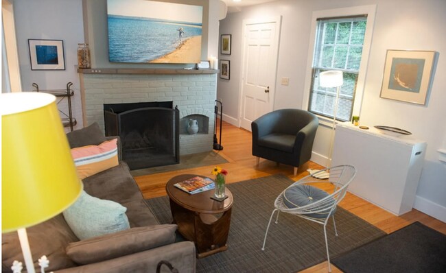 Fotografía del edificio - 232 Butternut Hill Rd