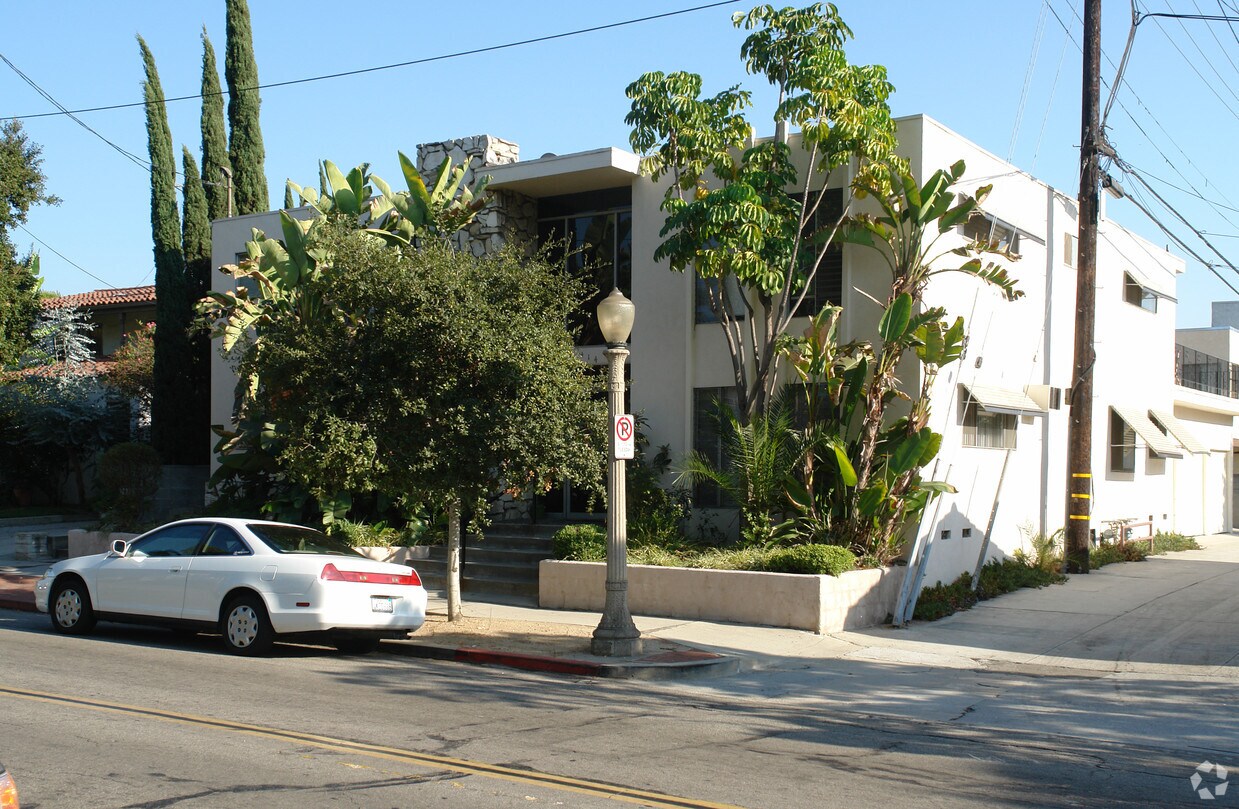 Primary Photo - 414 E Doran St