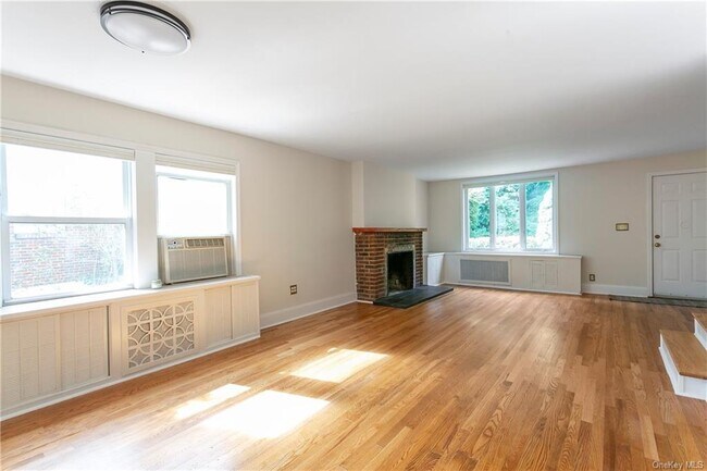 Building Photo - 91 Estherwood Ave