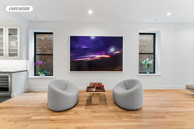 Foto del edificio - 228 W Broadway