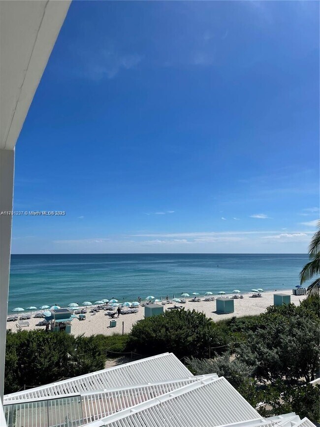 Foto del edificio - 6801 Collins Ave