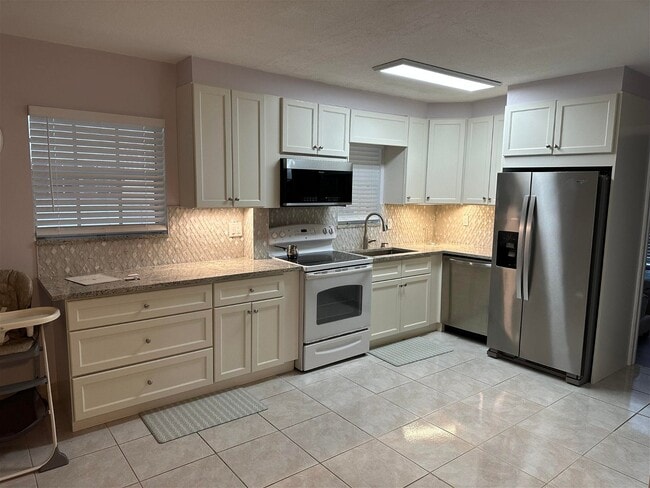 Building Photo - 148 Yacht Club Dr