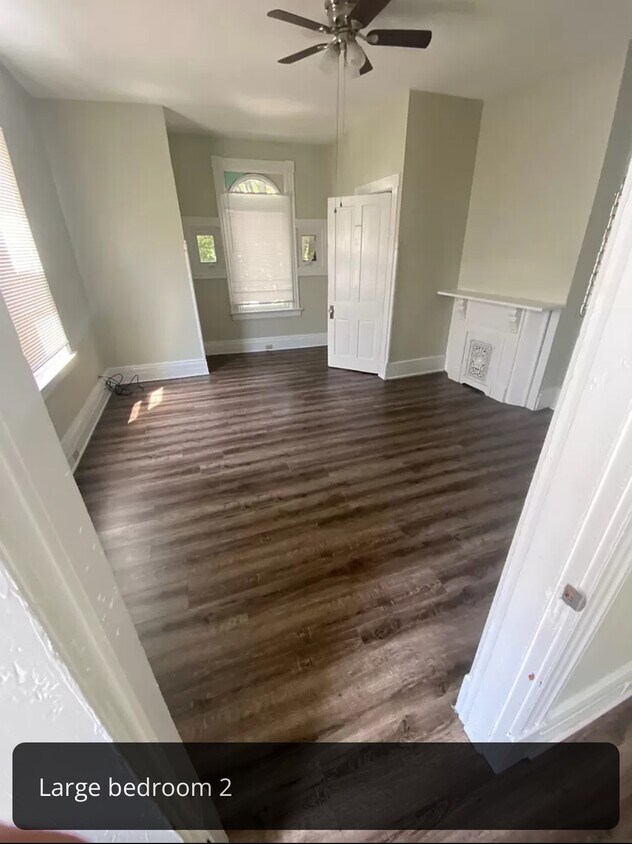 Living area - 2320 W Clifton Ave