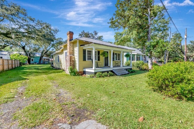 Building Photo - Downtown Summerville Charm Meets Modern St...