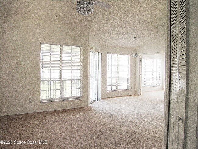 Foto del edificio - 7330 N Cocoa Blvd