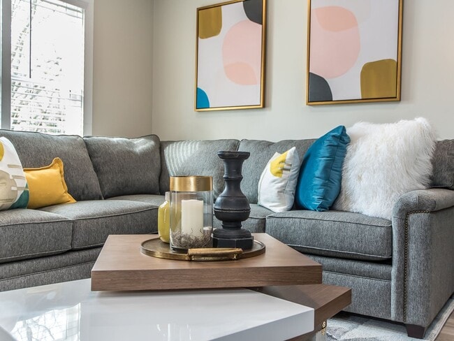 Foto del edificio - Luxurious 2BD, 1.5BA Raleigh Unit (B) in a Prime Location Near NC State University