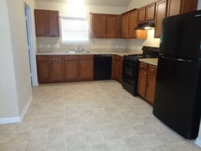 Building Photo - 7925 Silver Oak Dr