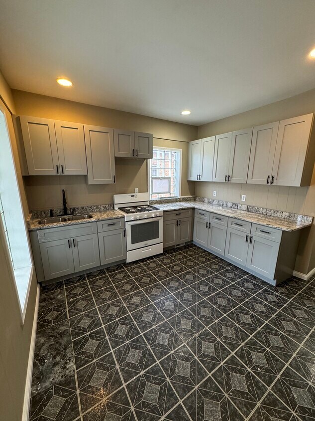 Kitchen View 1 - 4733 Calumet Ave