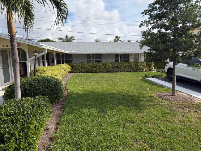 Foto del edificio - 2051 NE 56th St
