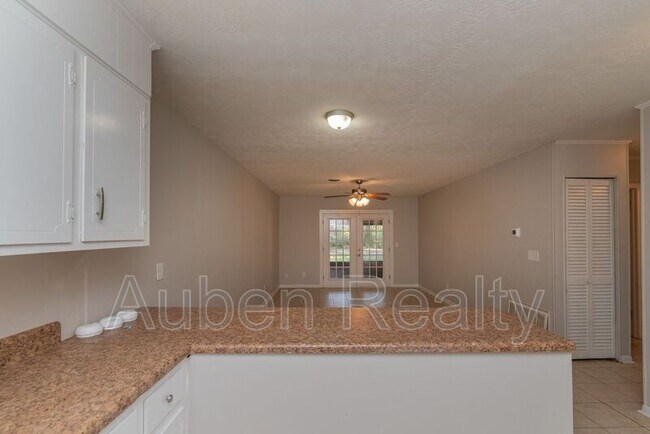 Building Photo - 520 W Buena Vista Ave