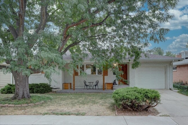 Beautifully renovated ranch home with drea... - Beautifully renovated ranch home with drea...