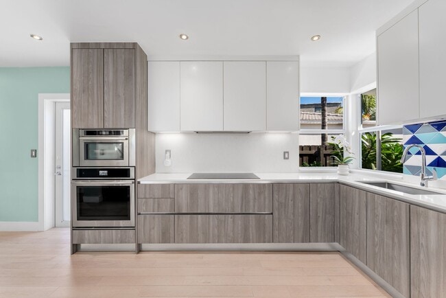 Foto del edificio - 7901 Noremac Ave