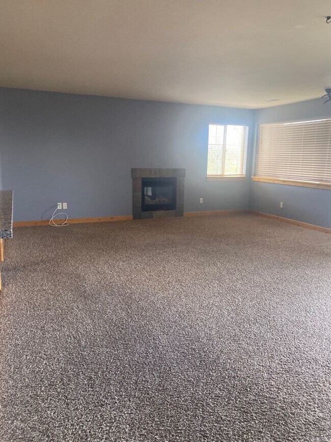 Building Photo - 244 S Cottonwood