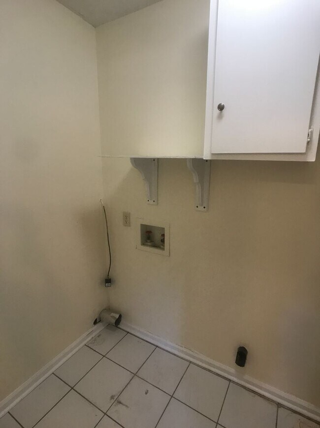 Foto del edificio - Three Bedroom Ranch off White Bluff