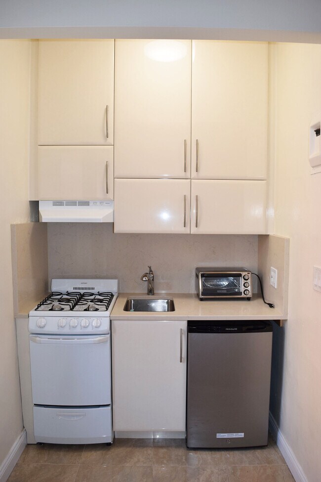 Photo - 30 E 95th St Apartment