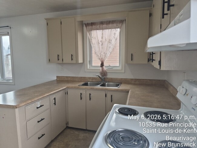 Building Photo - 10535 Rue Principale