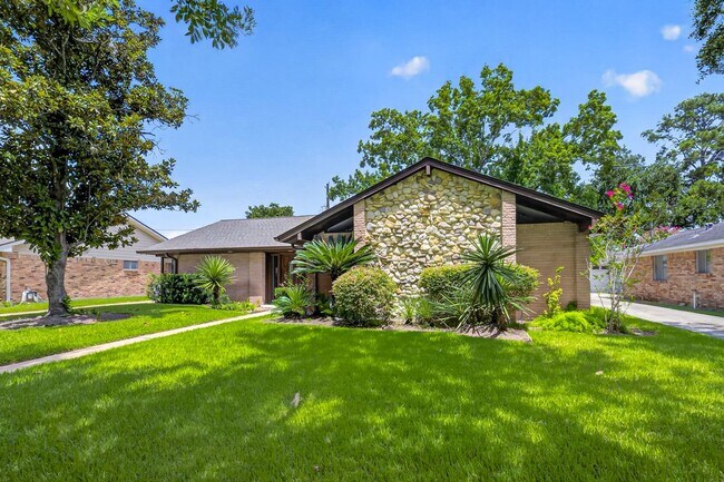 Foto del edificio - 5830 Yarwell Dr
