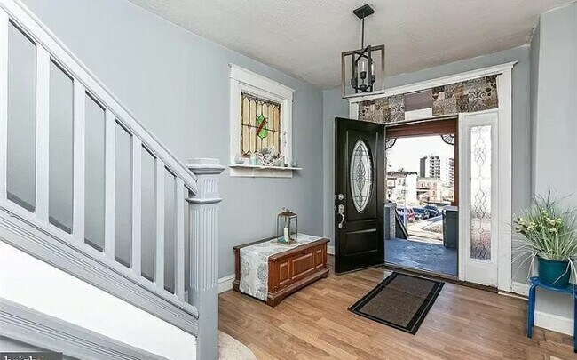 Foto del edificio - 422 Lyndhurst St