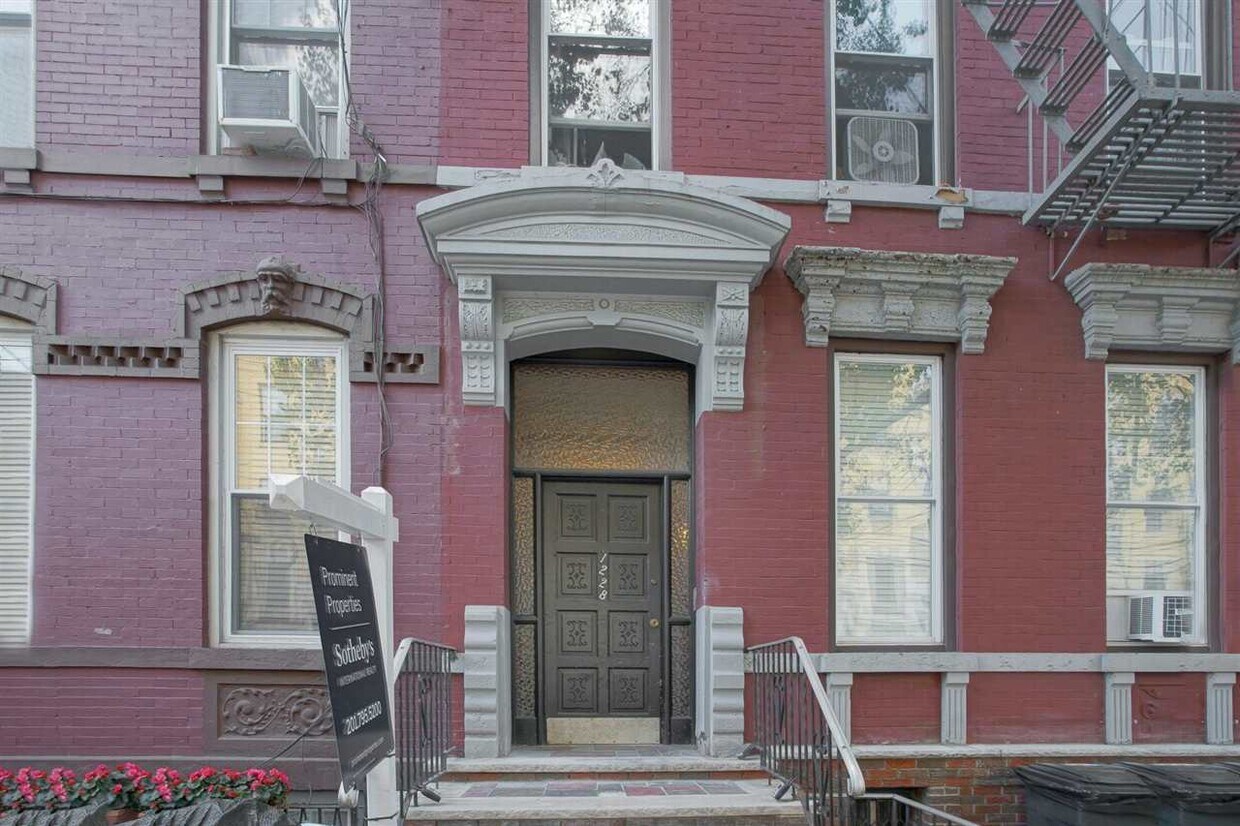 Primary Photo - 1228 Park Ave