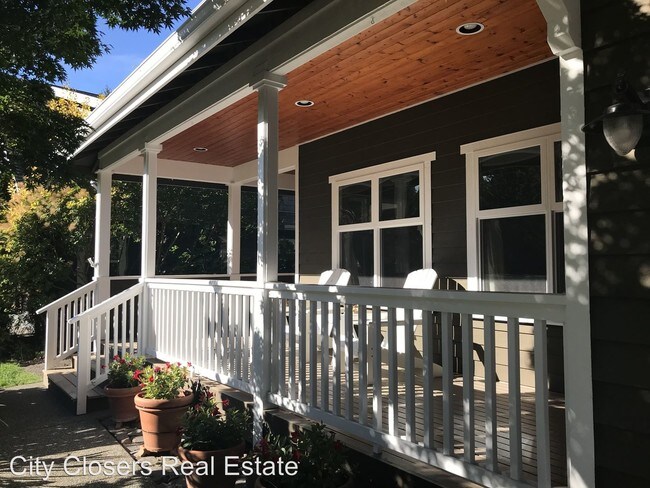 Foto del edificio - 9625 NE Northtown Loop
