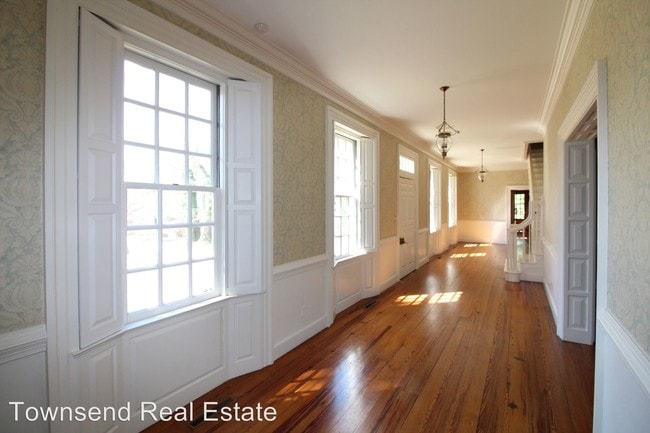Building Photo - 4 br, 3.5 bath House - 1604 Twin Oaks Dr