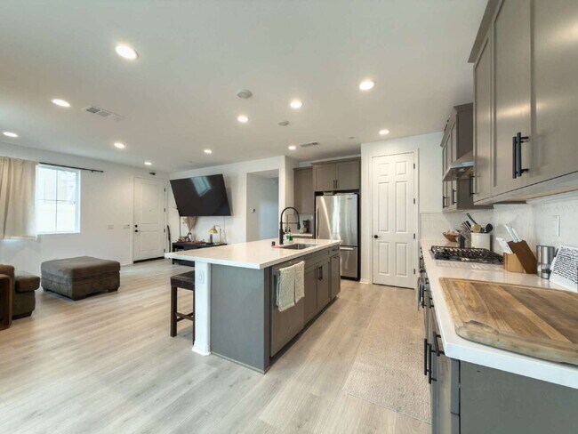 Building Photo - Spacious 4-Bed, 3-Bath Retreat on Malalenca Road in the Harvest Subdivision!